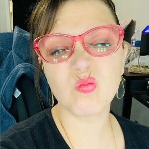 Meet your Posher, Stormy